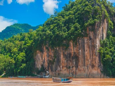 4 hang động hùng vĩ nhất ở Lào